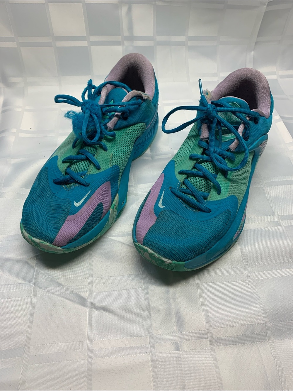 zoom freak 4 "birthstone" sneakers size 9
